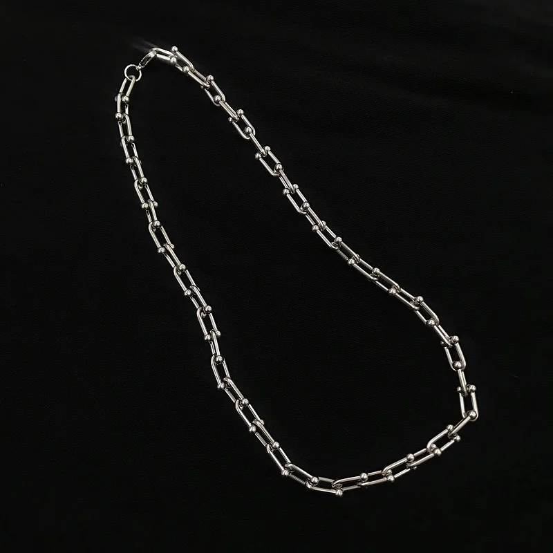 Horseshoe Knot Chain