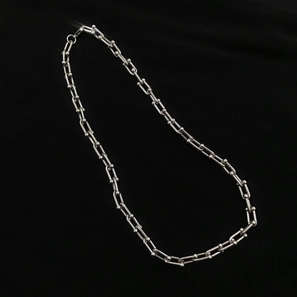 Horseshoe Knot Chain