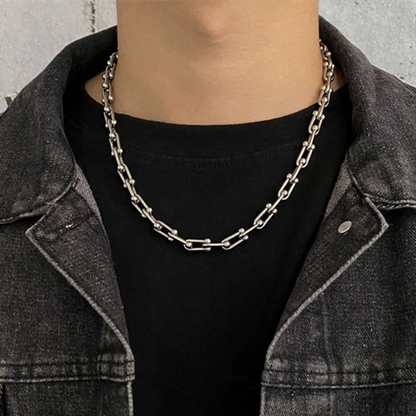 Horseshoe Knot Chain